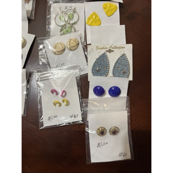 VTG. LOT OF 27 PAIRS EARRINGS Hoops, Dangles, Posts, And More - Picture 7 of 10